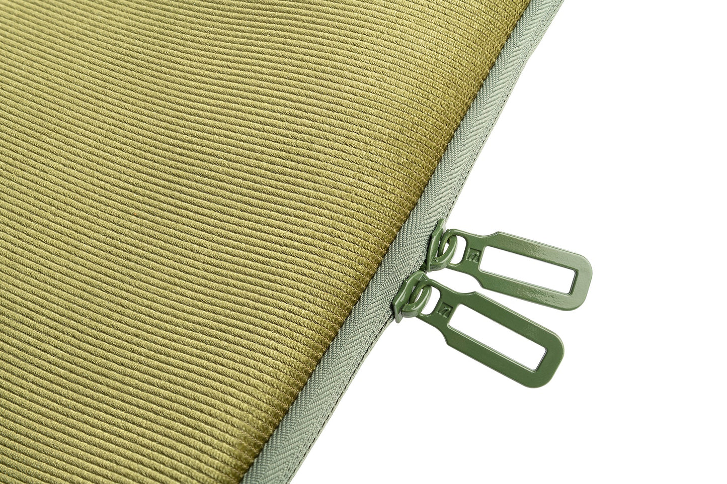 Tucano Velluto Sleeve MBA/ MBP 13" Green